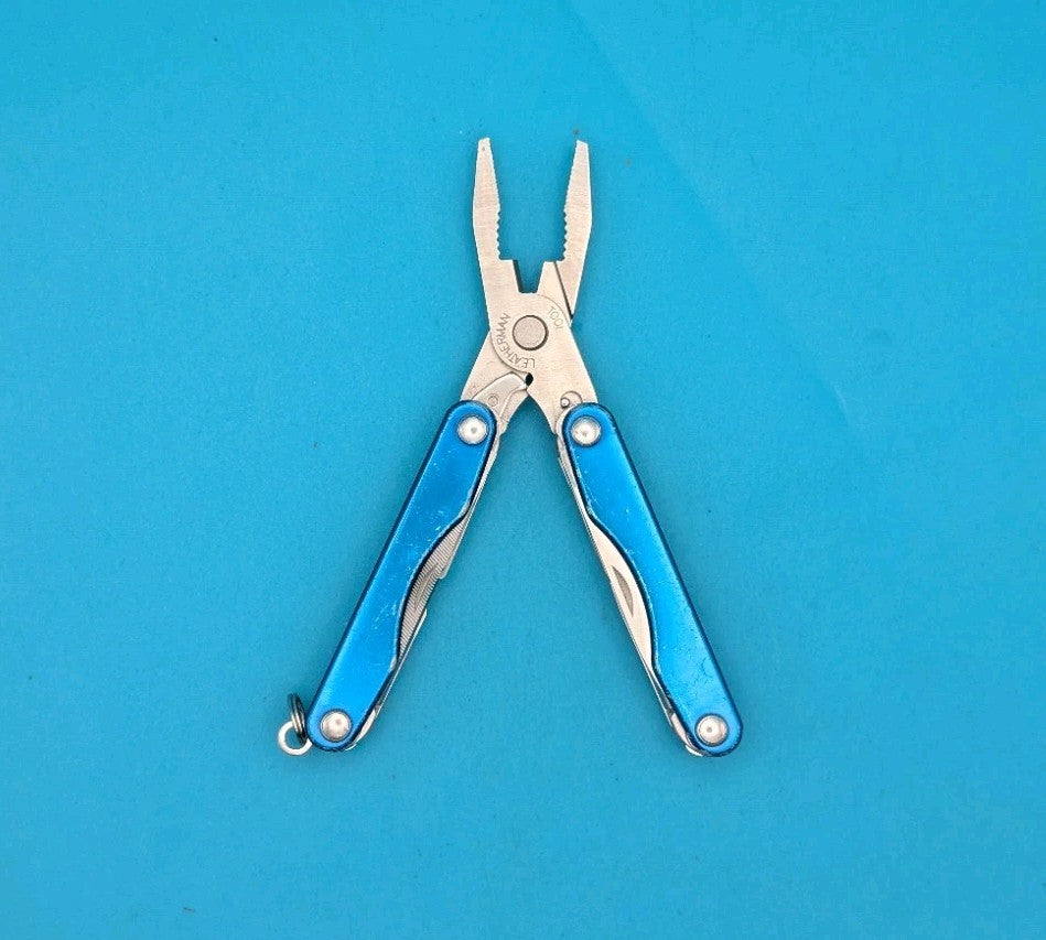 Leatherman Squirt P4 Multi-Tool, Key Ring, Retired, BLUE!