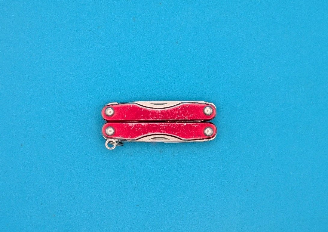 Leatherman "Squirt S4" Stainless Steel Multi Tool - RED!