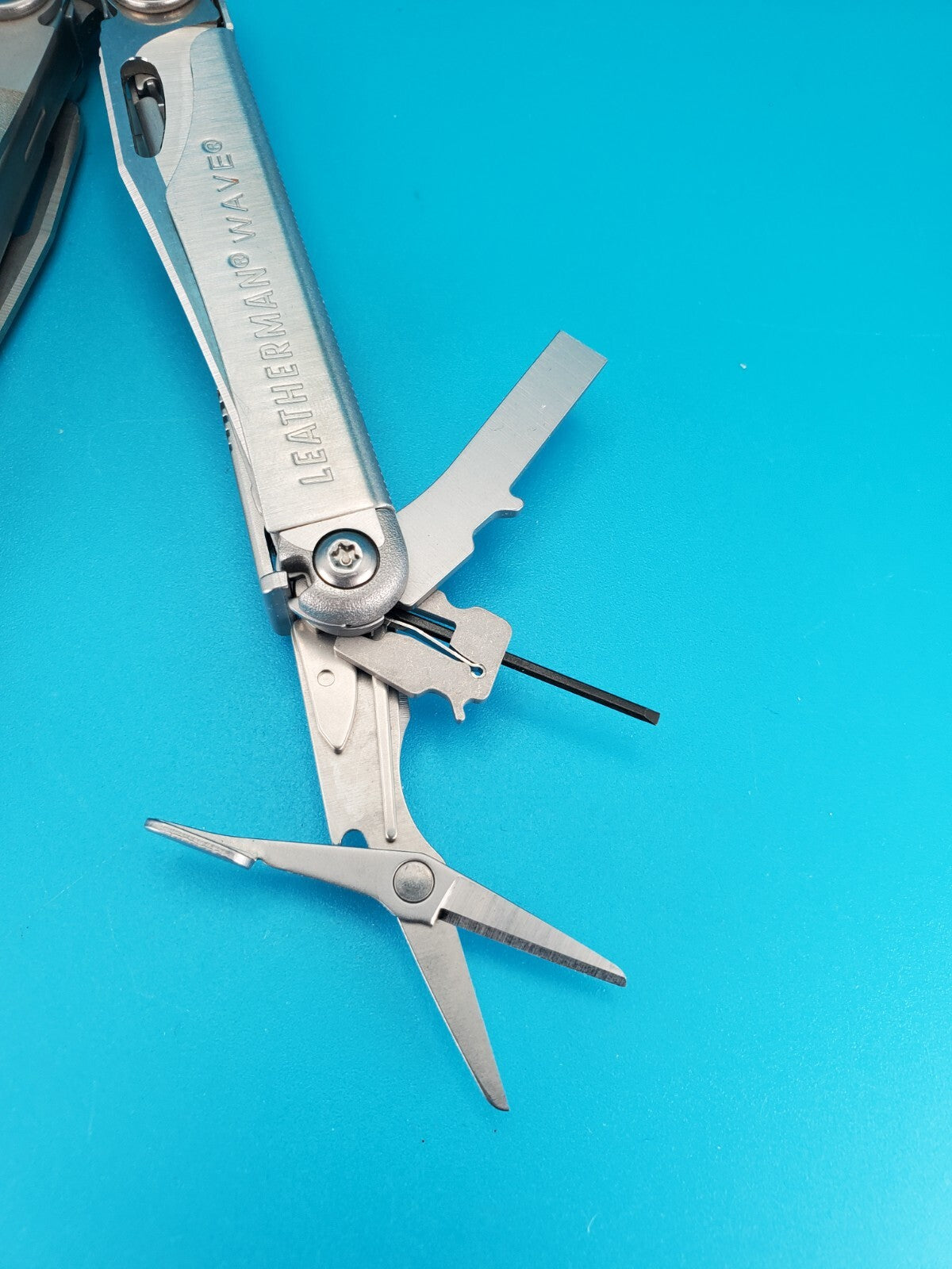 Leatherman Wave Multi Tool! Stainless! Retired! Free Shipping! With Sheath!