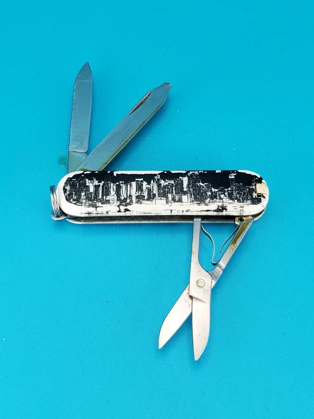 Victorinox Classic SD Swiss Army Knife New York Skyline Statue of Liberty!