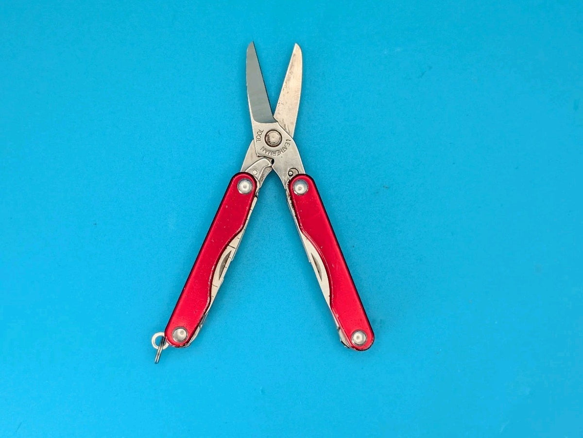 Leatherman "Squirt S4" Stainless Steel Multi Tool - RED!