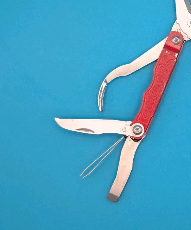 SOG Supreme Snippet Compact Scissors Multi Tool Folding Knife Red!