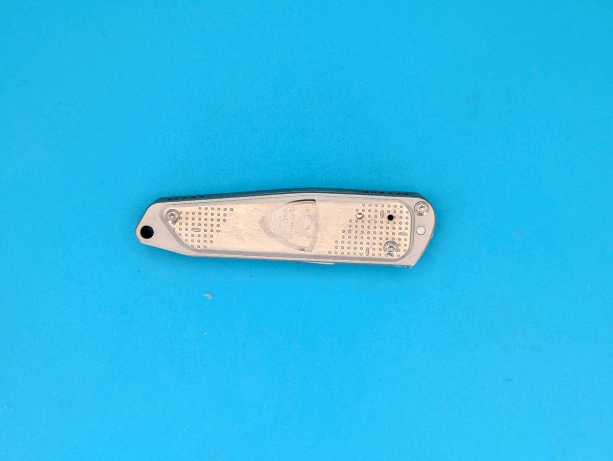 Leatherman FREE T2 Pocket Knife Multi-Tool! *WILEY COCK LODGE*