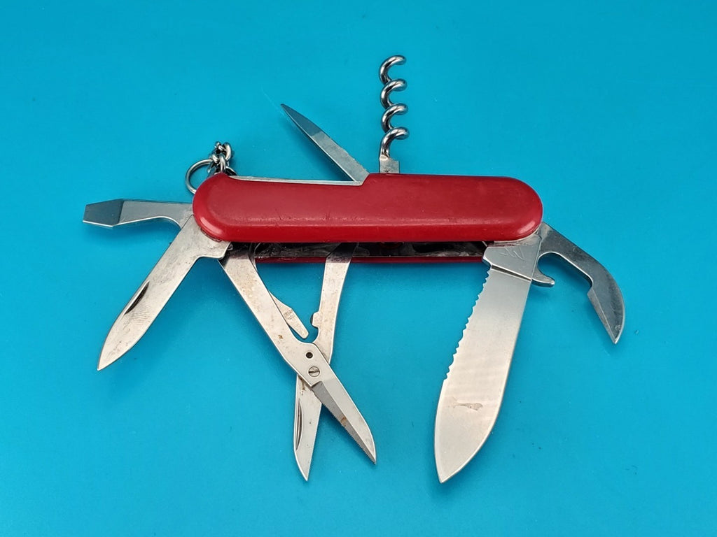 Wenger Serrated Traveler Red Swiss Army Knife Multi Tool!