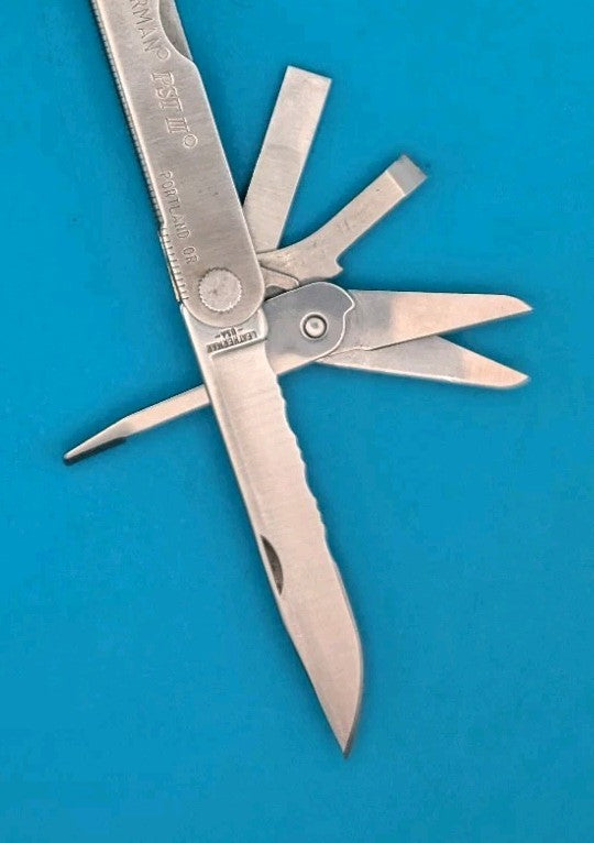 Leatherman PST 2 Multi Tool! 03/01 date stamp! Fast Shipping! With Sheath!