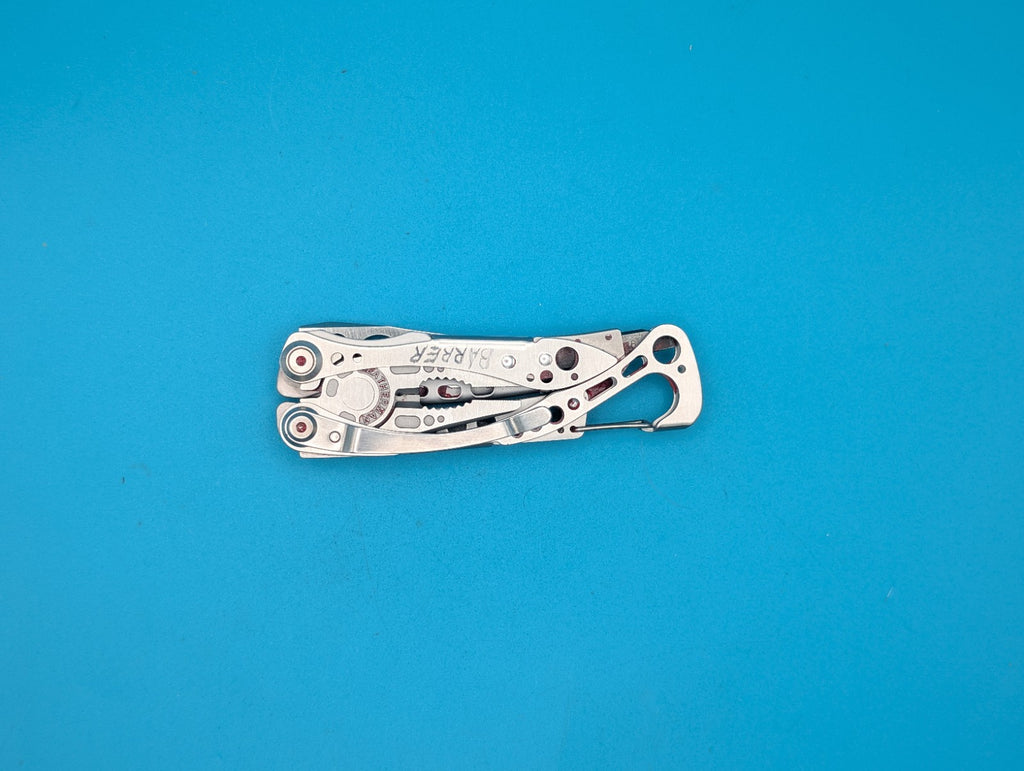 LEATHERMAN Skeletool Multi Tool - Combo Edge Blade Knife Pliers Carabiner!!!
