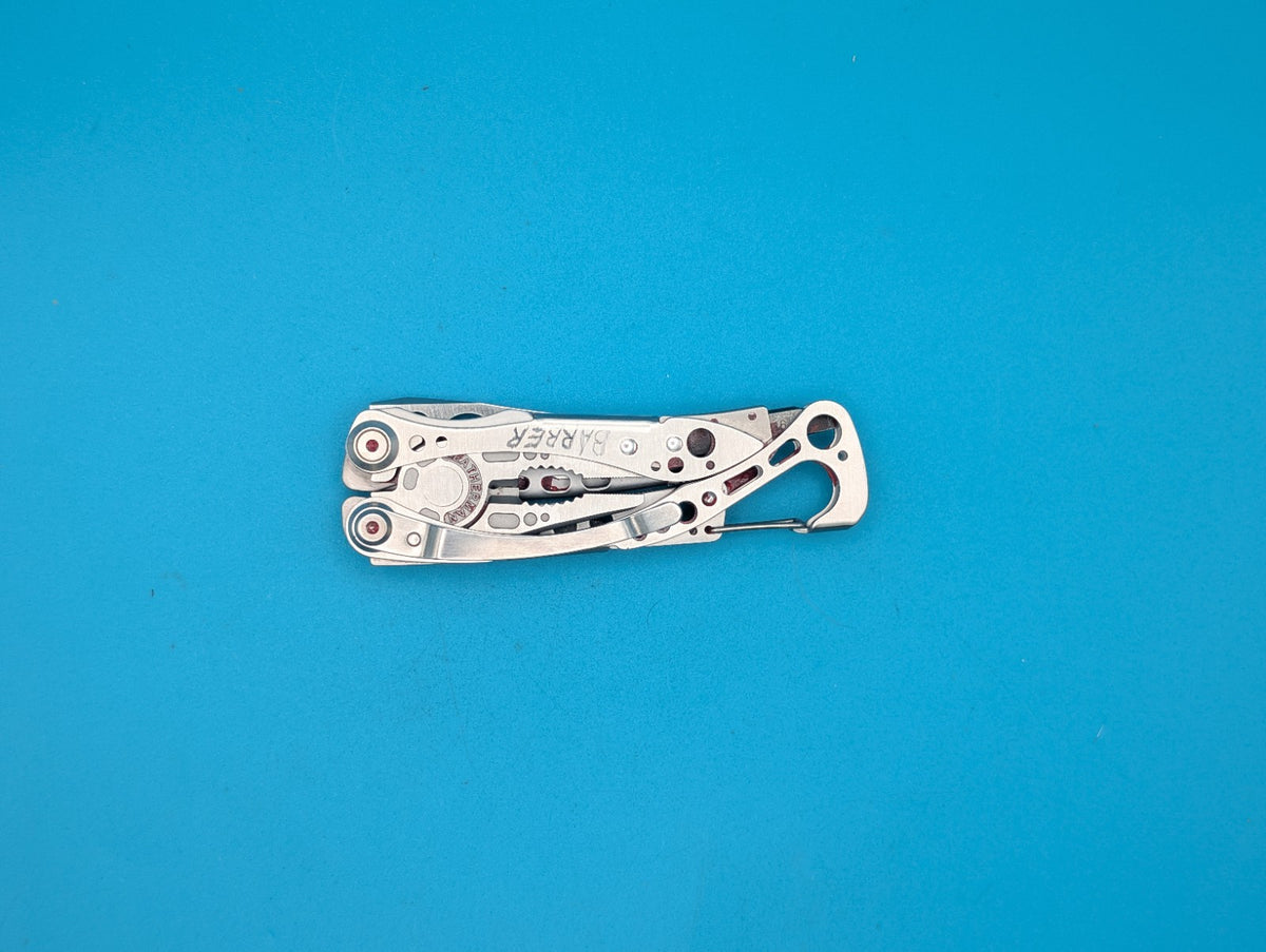 LEATHERMAN Skeletool Multi Tool - Combo Edge Blade Knife Pliers Carabiner!!!