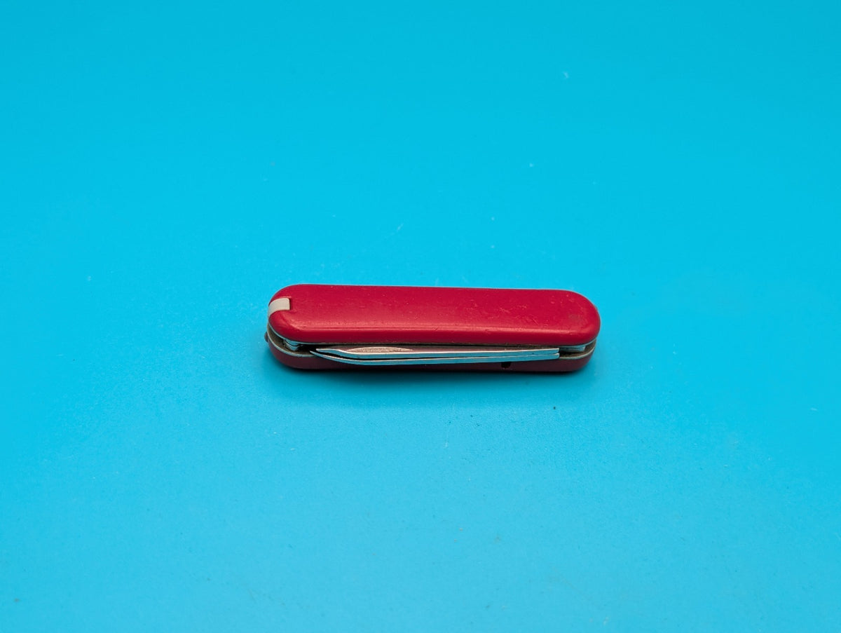 Victorinox Signature Lite Red Swiss Army Knife, 58mm, Red LED