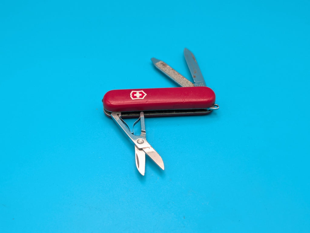 Victorinox Signature Lite Red Swiss Army Knife, 58mm, Red LED