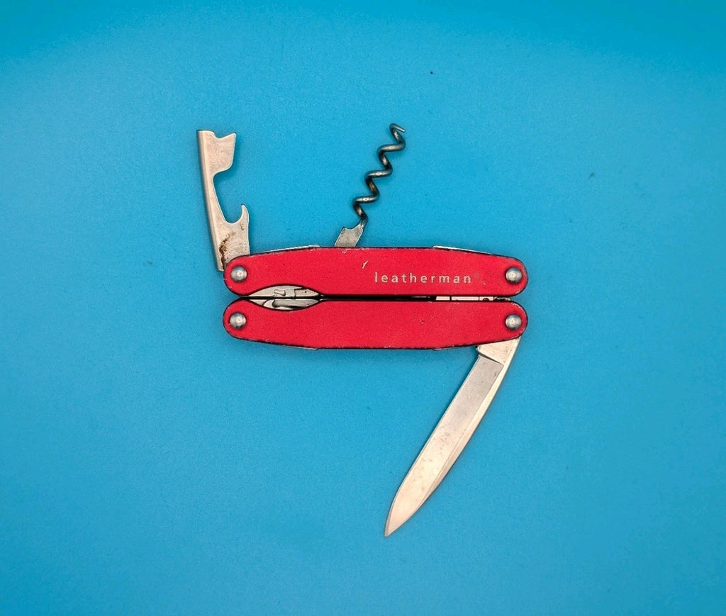 Leatherman Juice C2 Red Multi Tool! RETIRED! *WORN/LOOSE CORKSCREW*