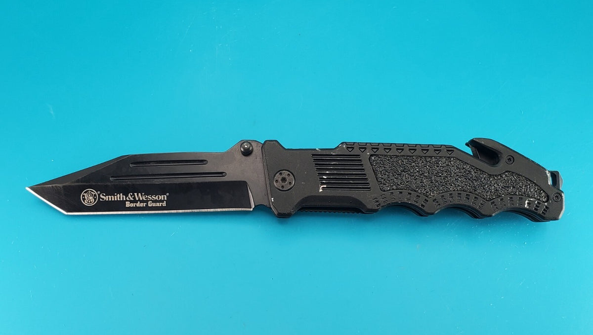 Smith & Wesson Border Guard Liner Lock Plain Edge Folding Pocket Knife!