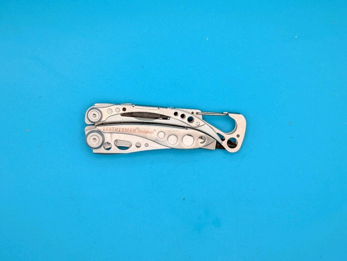 LEATHERMAN Skeletool Multi Tool - Combo Edge Blade Knife Pliers Carabiner!!!