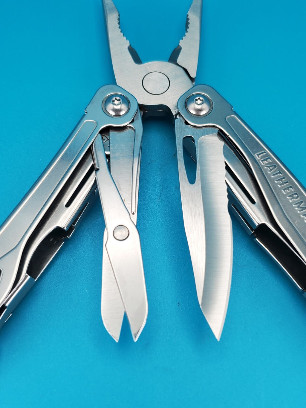 LEATHERMAN WINGMAN MULTI-TOOL! FAST SHIPPING!