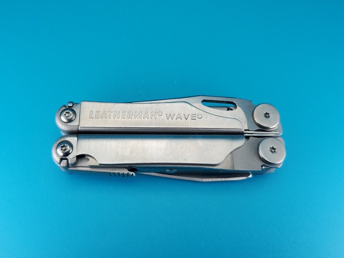 Leatherman Wave Multi Tool! Stainless! Retired! Free Shipping! With Sheath!