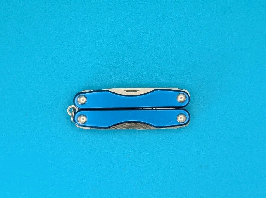 Leatherman Squirt P4 Multi-Tool, Key Ring, Retired, BLUE!