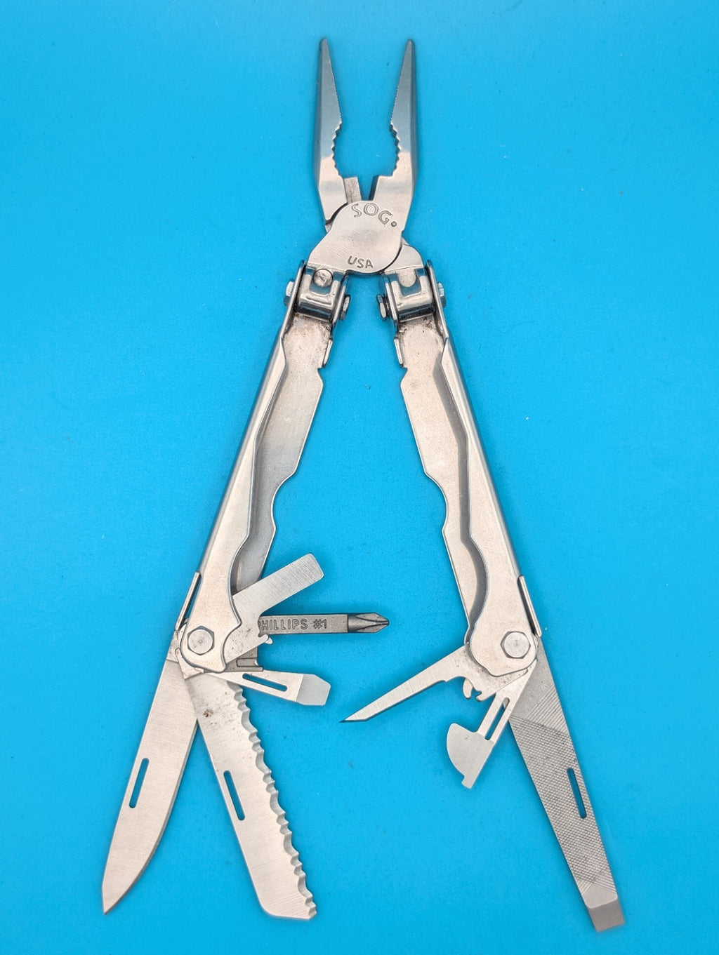 SOG ParaTool Multi-Tool Pliers Saw Screwdrivers Knife Stainless Steel
