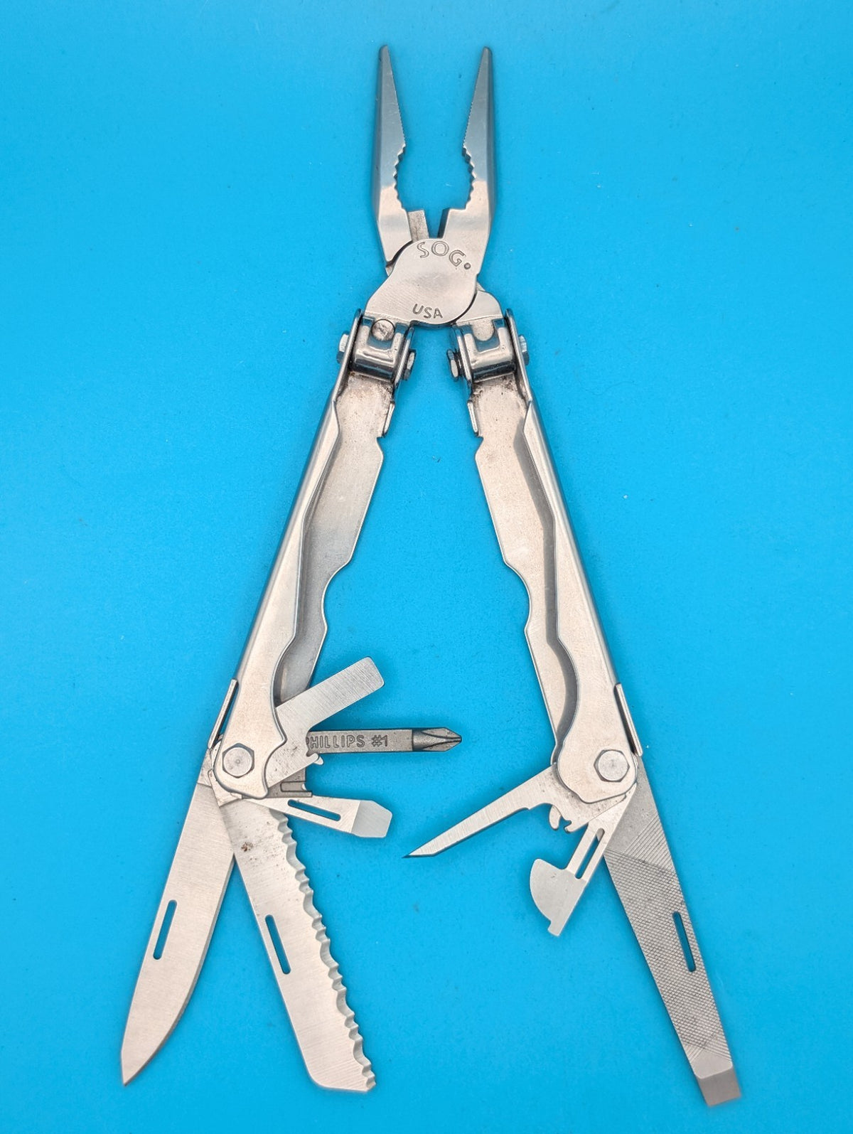 SOG ParaTool Multi-Tool Pliers Saw Screwdrivers Knife Stainless Steel