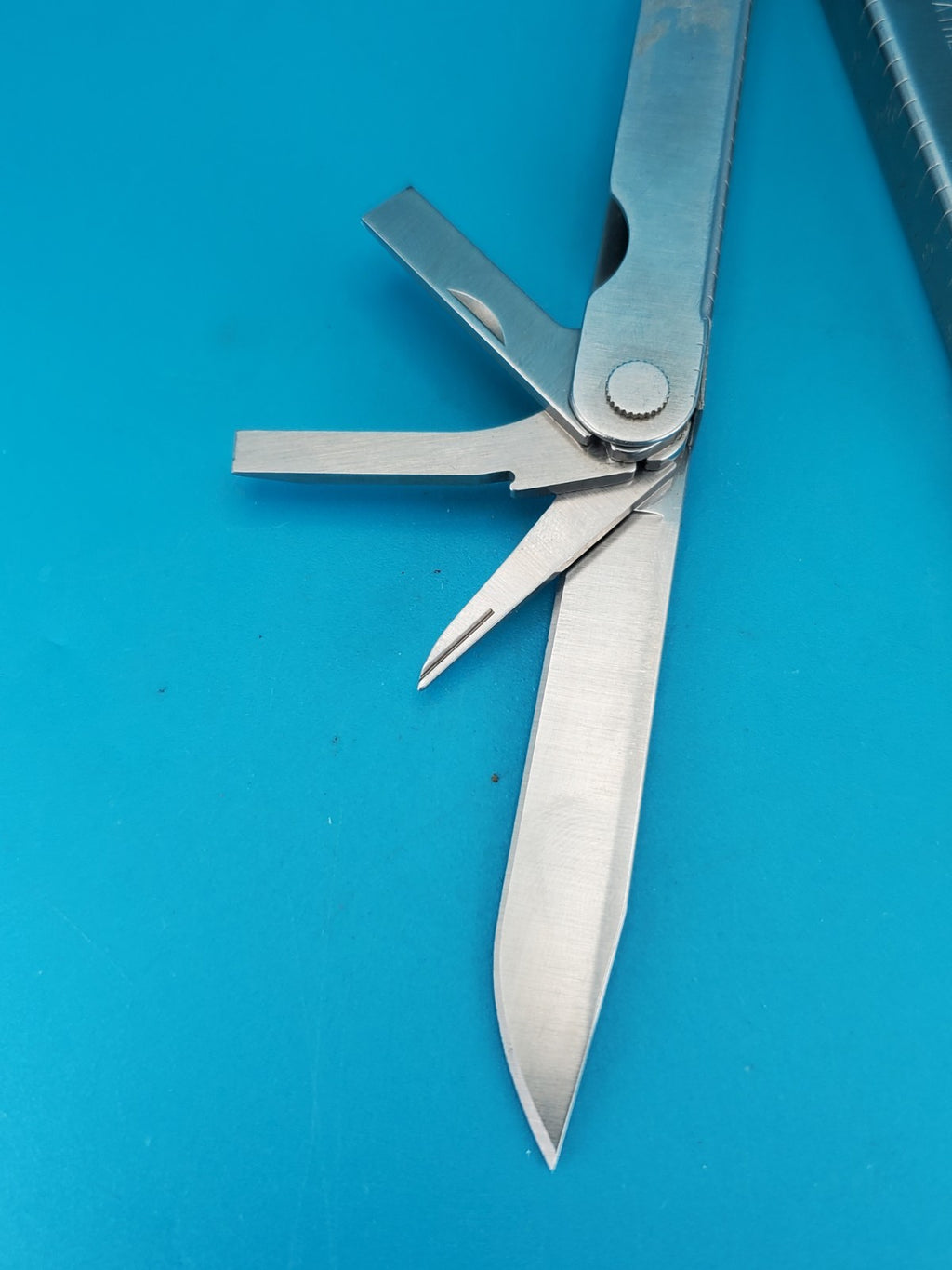 Leatherman PST Multi Tool! 06/01 Date Stamp! With Sheath!