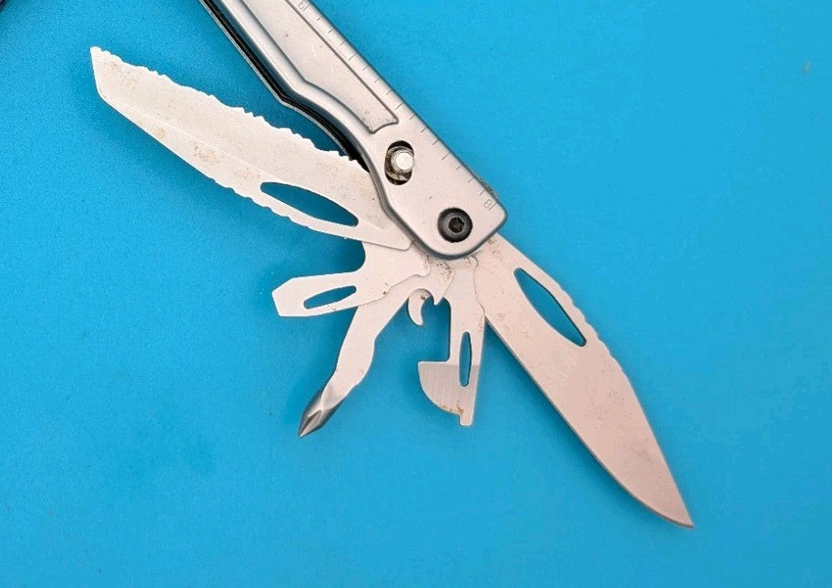 Retired SOG PowerPlay Knife Pliers Multi Tool! With Sheath!