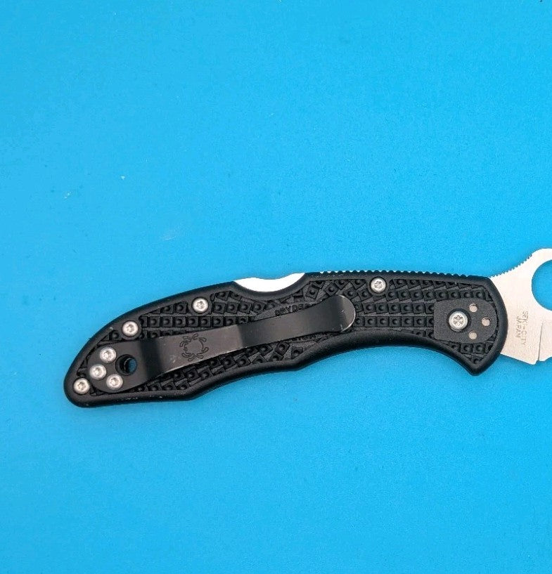 Spyderco Delica 4 Combo Edge Lockback Knife! Black Handle! VG-10 Blade!