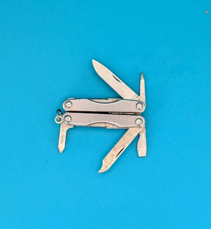 Leatherman Squirt S4 Multi-Tool, Key Ring, Retired, GRAY!