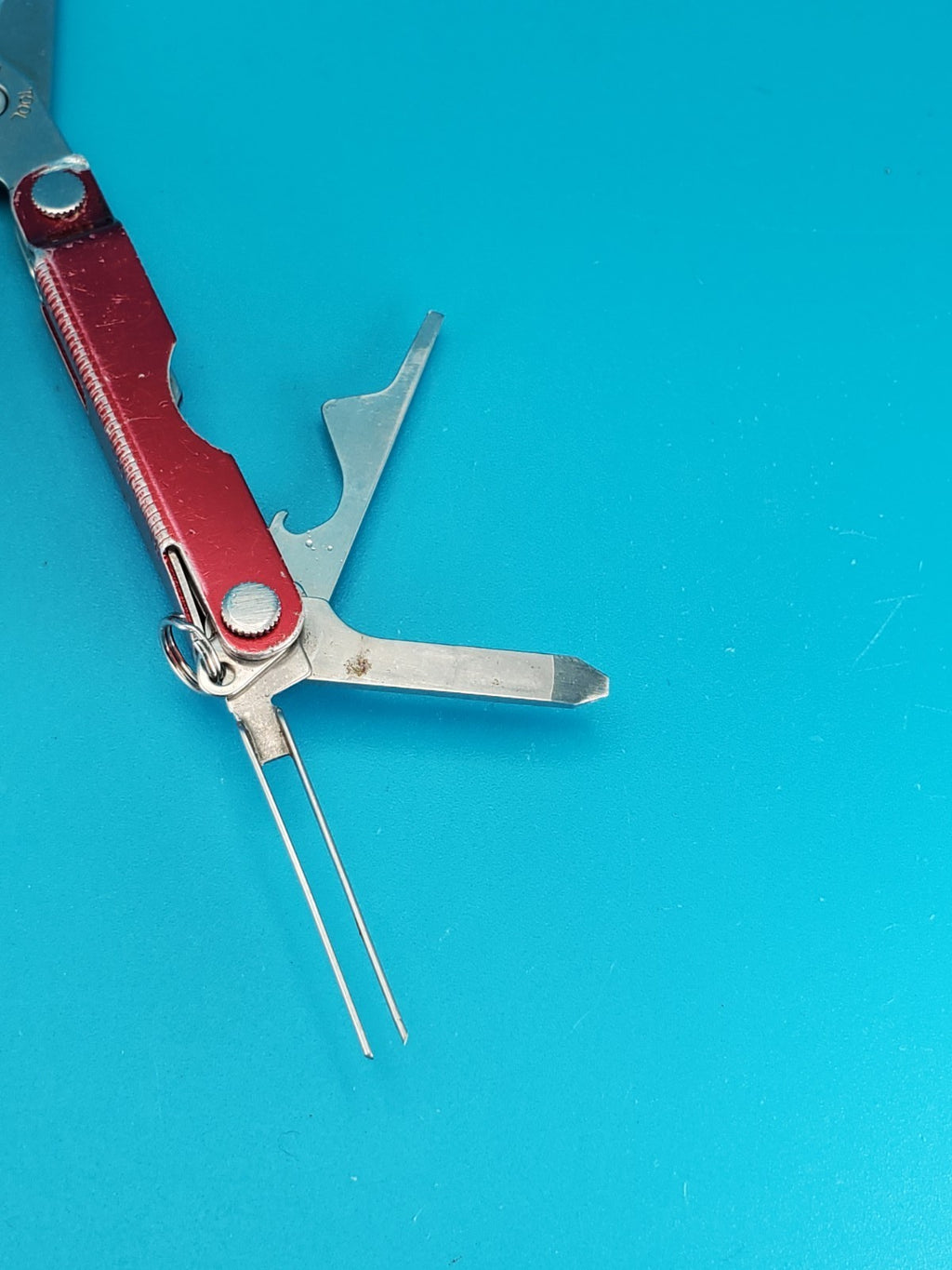 Leatherman Micra Multi-Tool, Knife, Scissors, Key Ring, Red