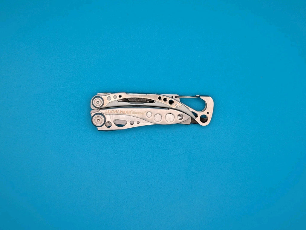 LEATHERMAN Skeletool Multi Tool - Combo Edge Blade Knife Pliers Carabiner!!!