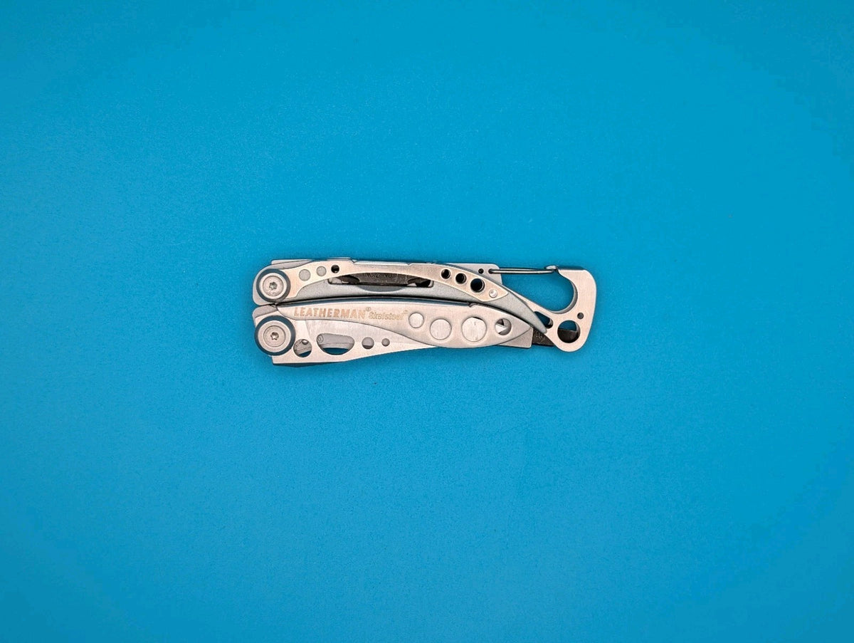 LEATHERMAN Skeletool Multi Tool - Combo Edge Blade Knife Pliers Carabiner!!!