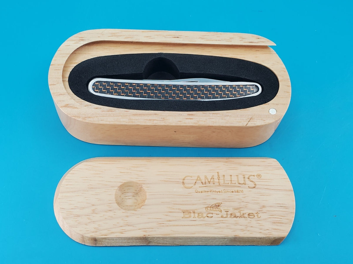 Camillus Muskrat Knife Blac-Jaket with Wood Box!
