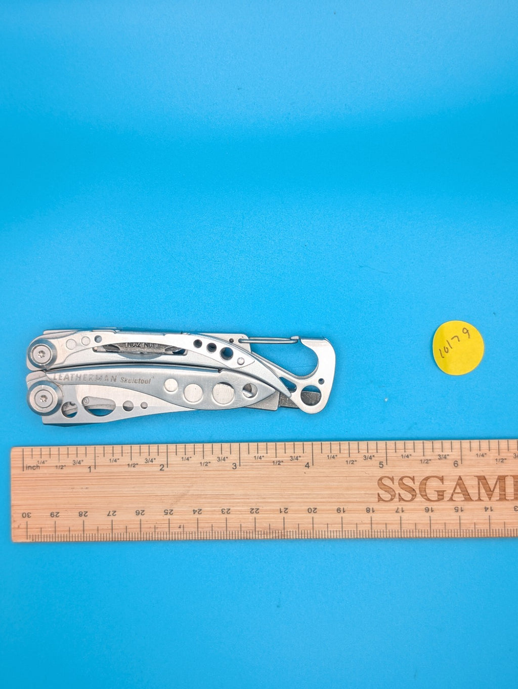 LEATHERMAN Skeletool Multi Tool - Combo Edge Blade Knife Pliers Carabiner!!!