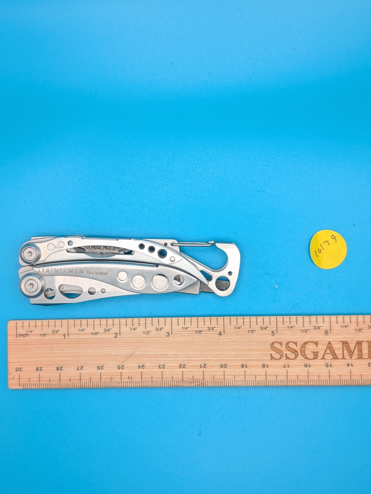 LEATHERMAN Skeletool Multi Tool - Combo Edge Blade Knife Pliers Carabiner!!!
