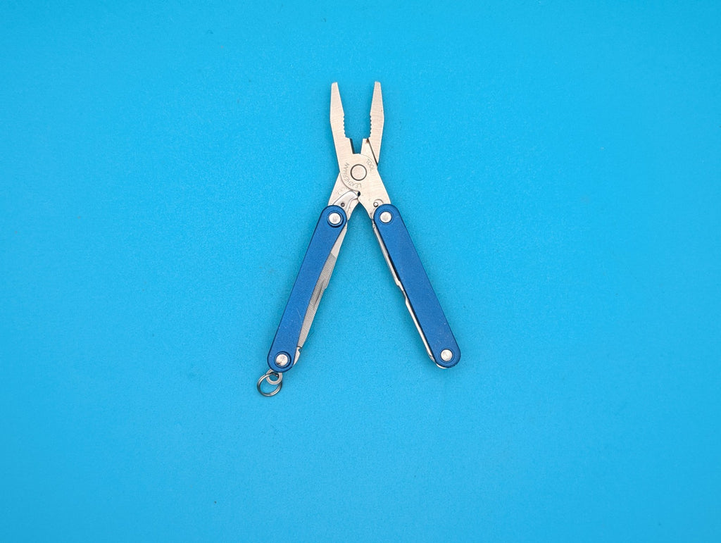 Leatherman Squirt PS4 Multi-Tool With Pliers Scissors Knife Blue