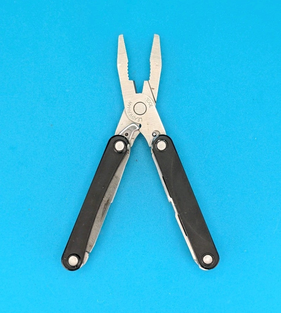 Leatherman SQUIRT PS4 Multi-Tool With Pliers Scissors Knife BLACK!