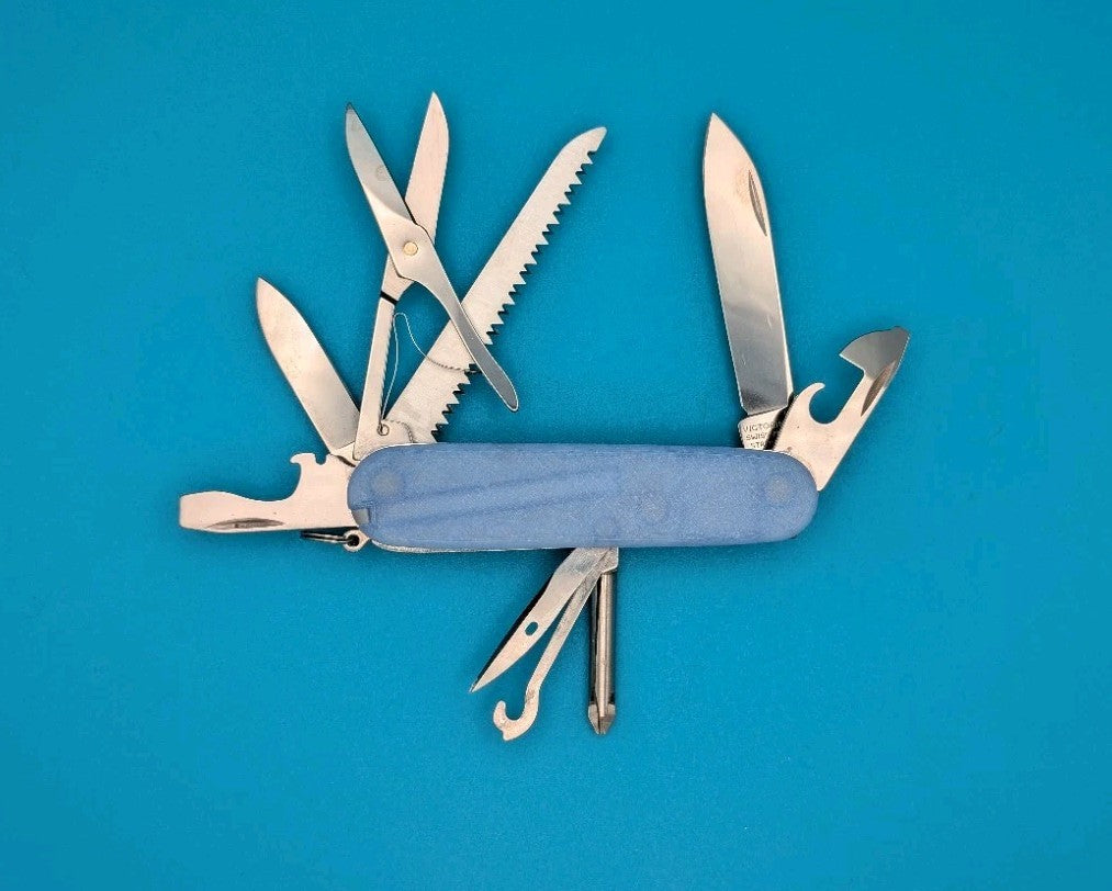 CUSTOM VICTORINOX FIELDMASTER GLOW IN THE DARK FIREFLY BLUE SWISS ARMY KNIFE!