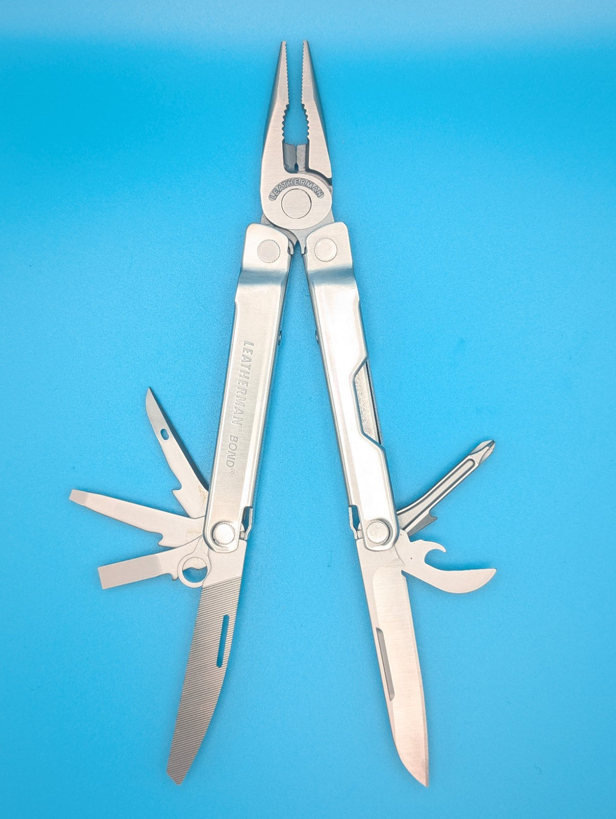 LEATHERMAN Bond Multitool, Stainless Steel Everyday Tool! WITH SHEATH!