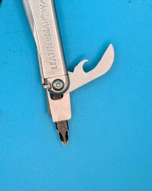 Leatherman Wave Multi Tool! Stainless! Retired! Free Shipping! With Sheath!