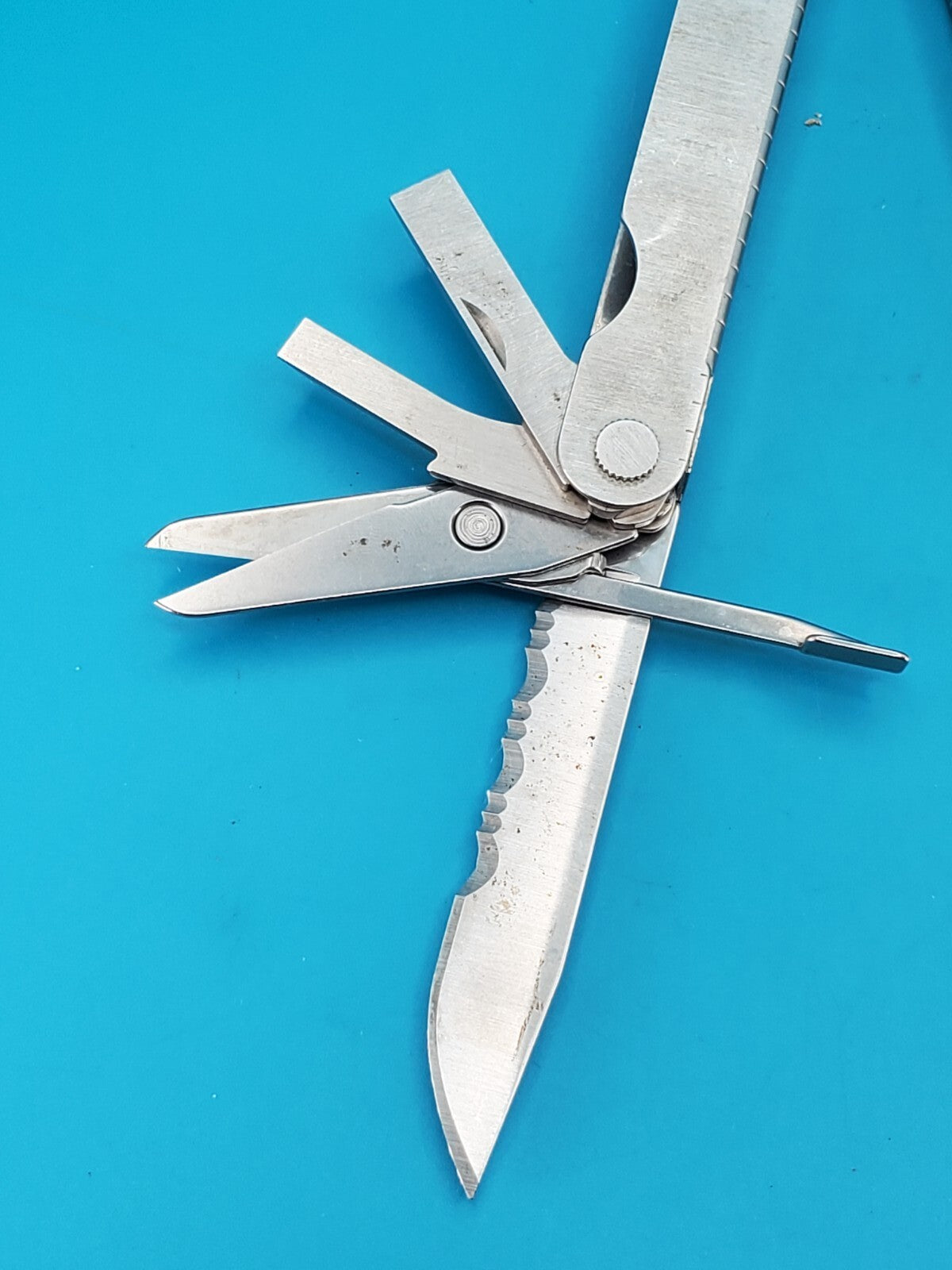 Leatherman PST 2 Multi Tool! 05/01 date stamp! Fast Shipping!