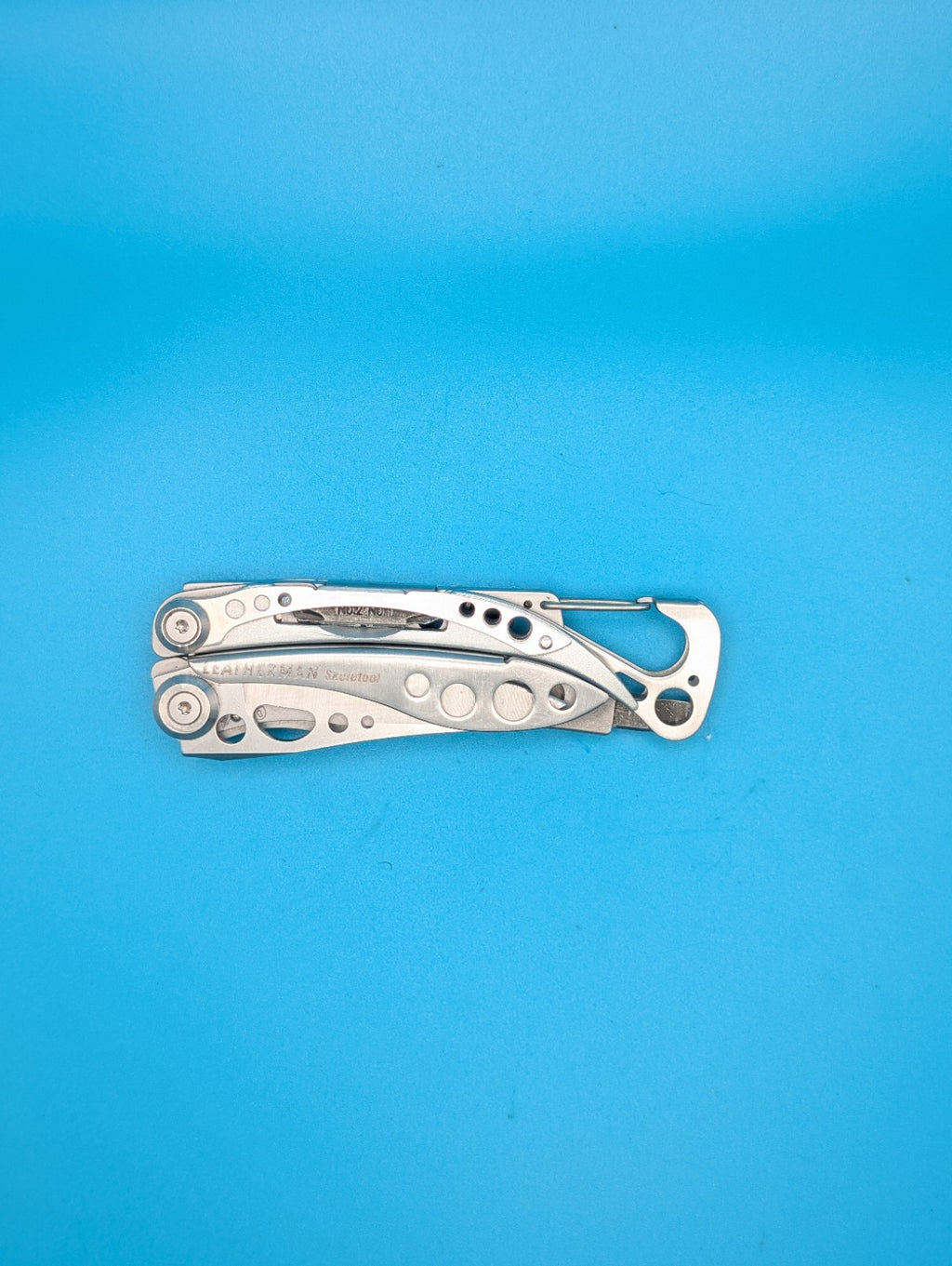 LEATHERMAN Skeletool Multi Tool - Combo Edge Blade Knife Pliers Carabiner!!!