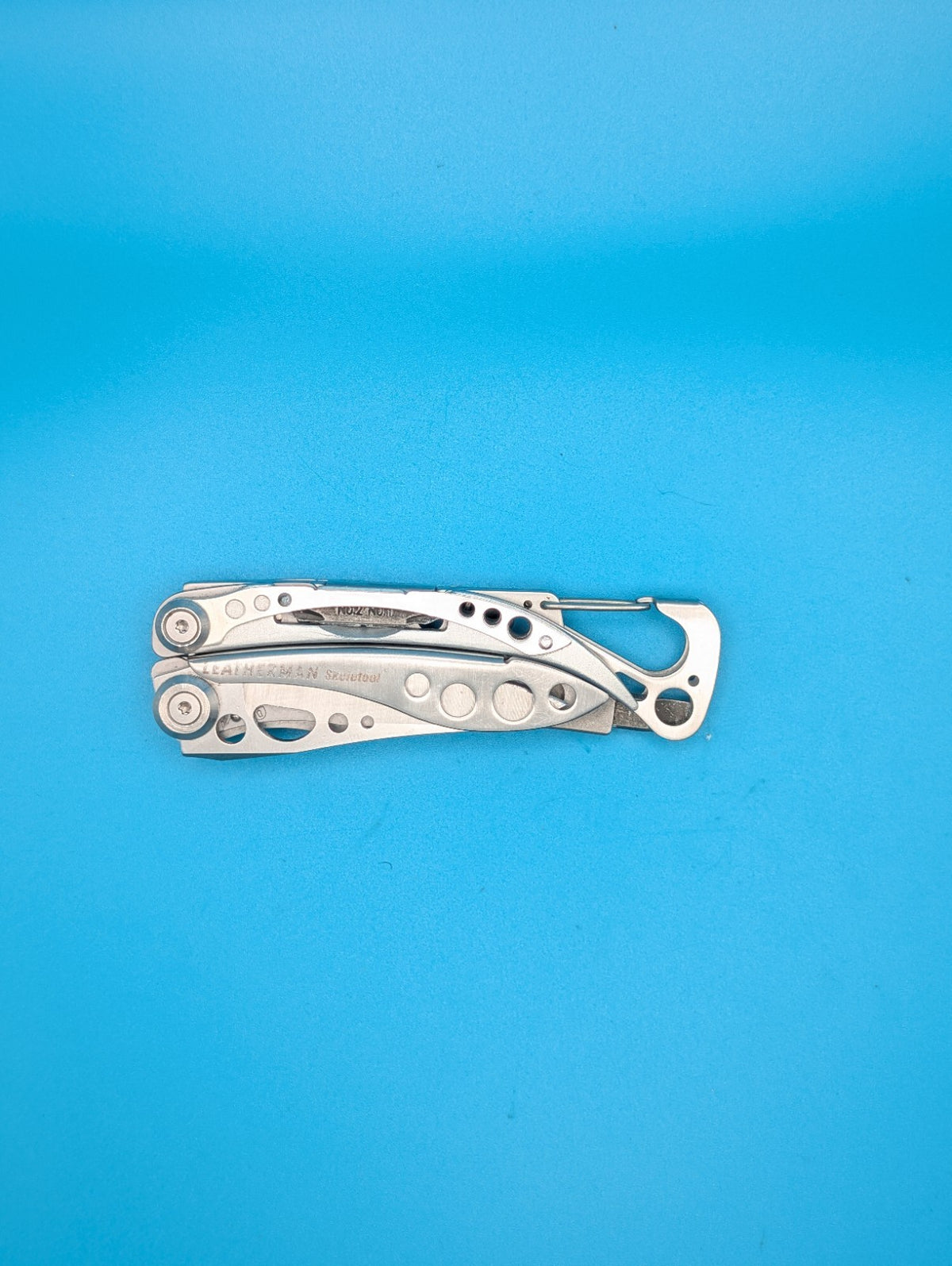 LEATHERMAN Skeletool Multi Tool - Combo Edge Blade Knife Pliers Carabiner!!!