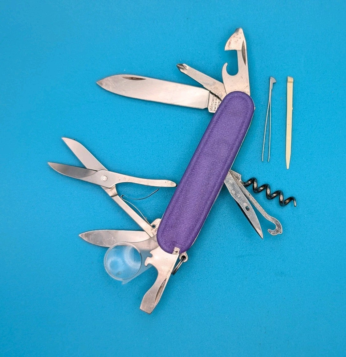 CUSTOM VICTORINOX EXPLORER GLOW IN THE DARK SWISS ARMY KNIFE MULTI TOOL! 91mm