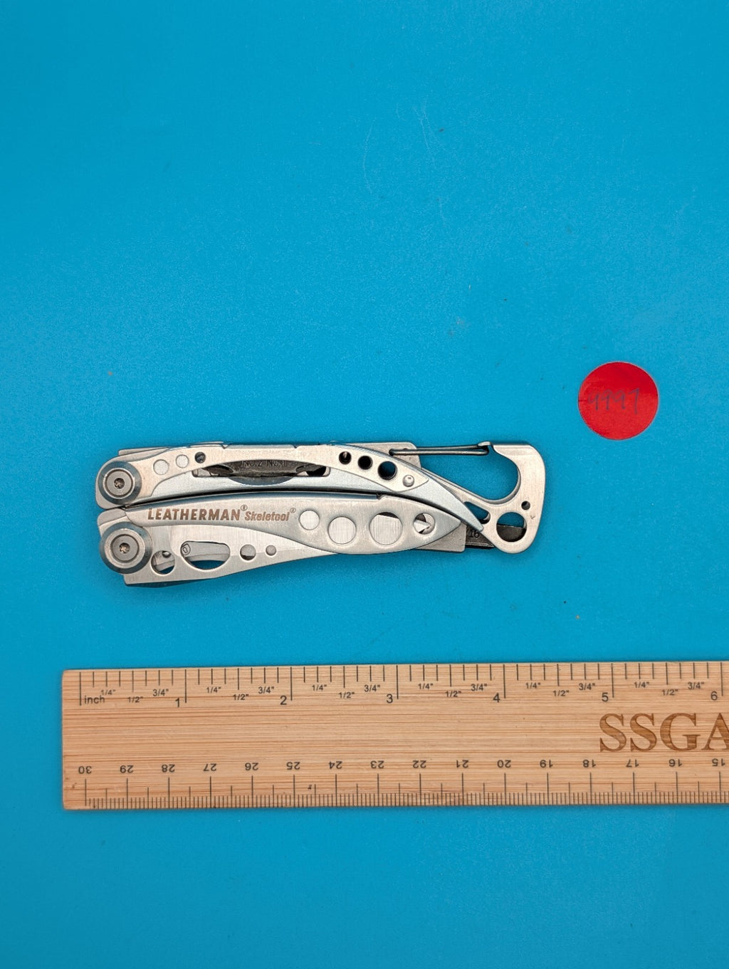 Leatherman Skeletool Multi Tool - Combo Edge Blade Knife Pliers Carabiner