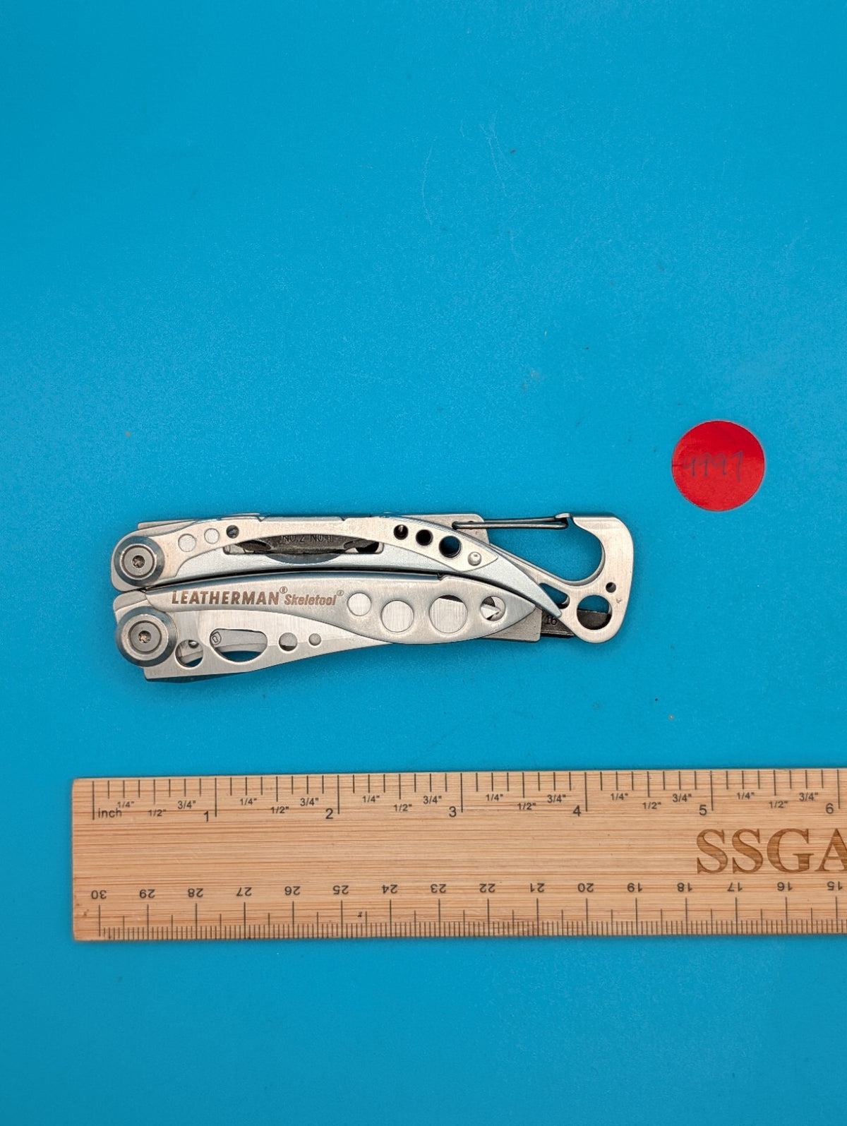 Leatherman Skeletool Multi Tool - Combo Edge Blade Knife Pliers Carabiner