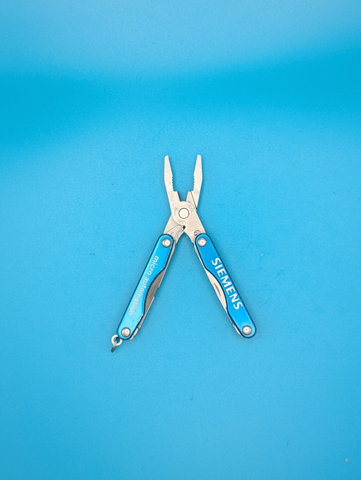 Leatherman Squirt P4 Multi-Tool, Key Ring, Retired, BLUE! *SIEMENS*