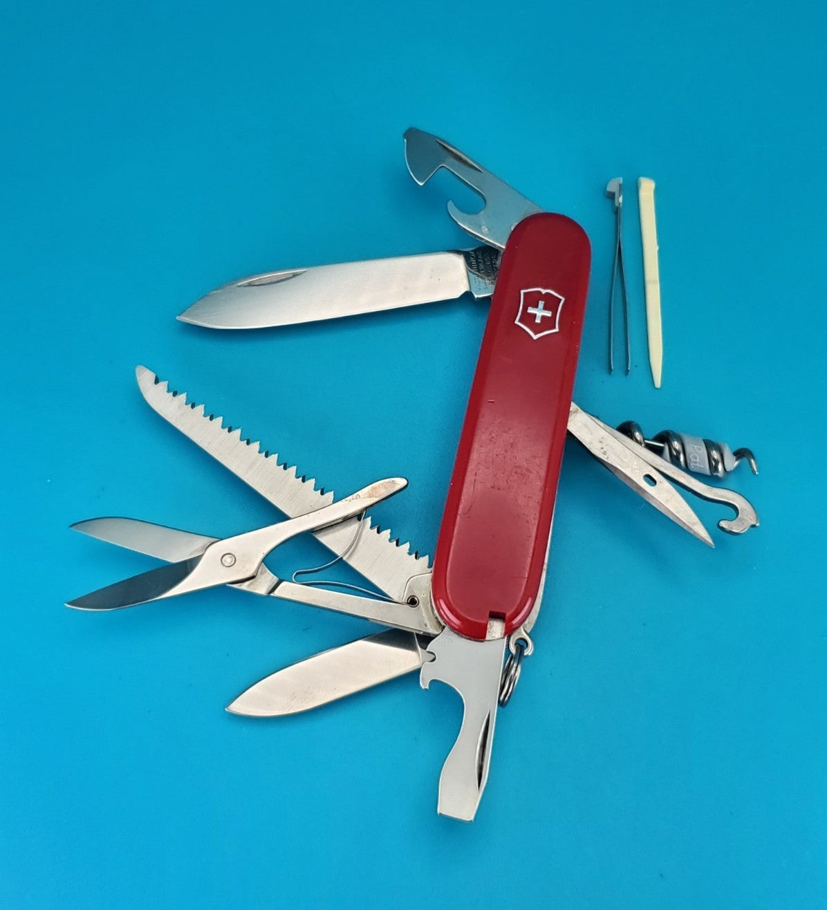 Victorinox Huntsman Plus Red Swiss Army Knife Multi Tool! With Pen! NICE!