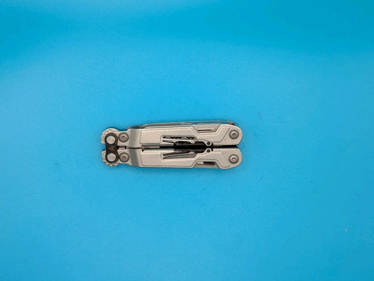 SOG PowerPint Tool Compact Lightweight Silver Multi-Tool!