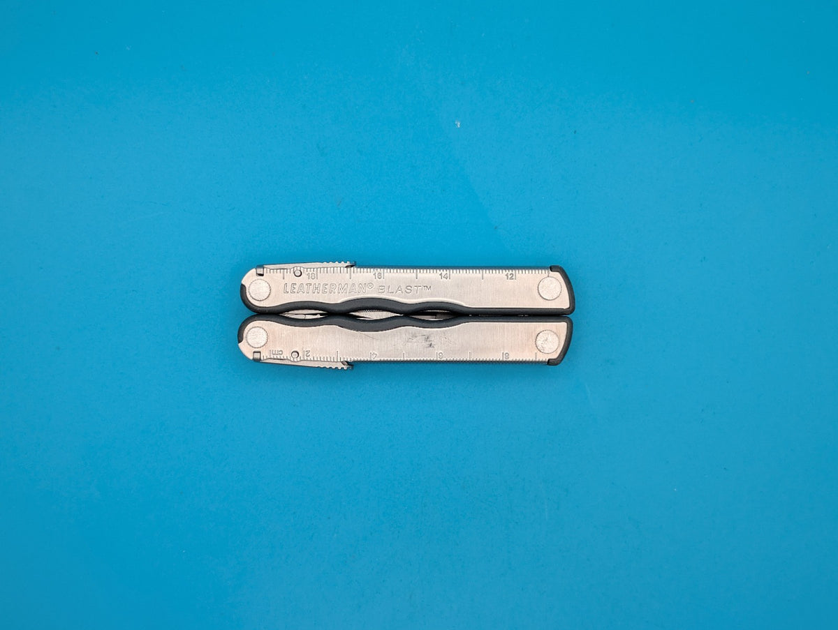 Leatherman BLAST Multi-Tool! *MISSING SMALL EYELGASS SCREWDRIVER*