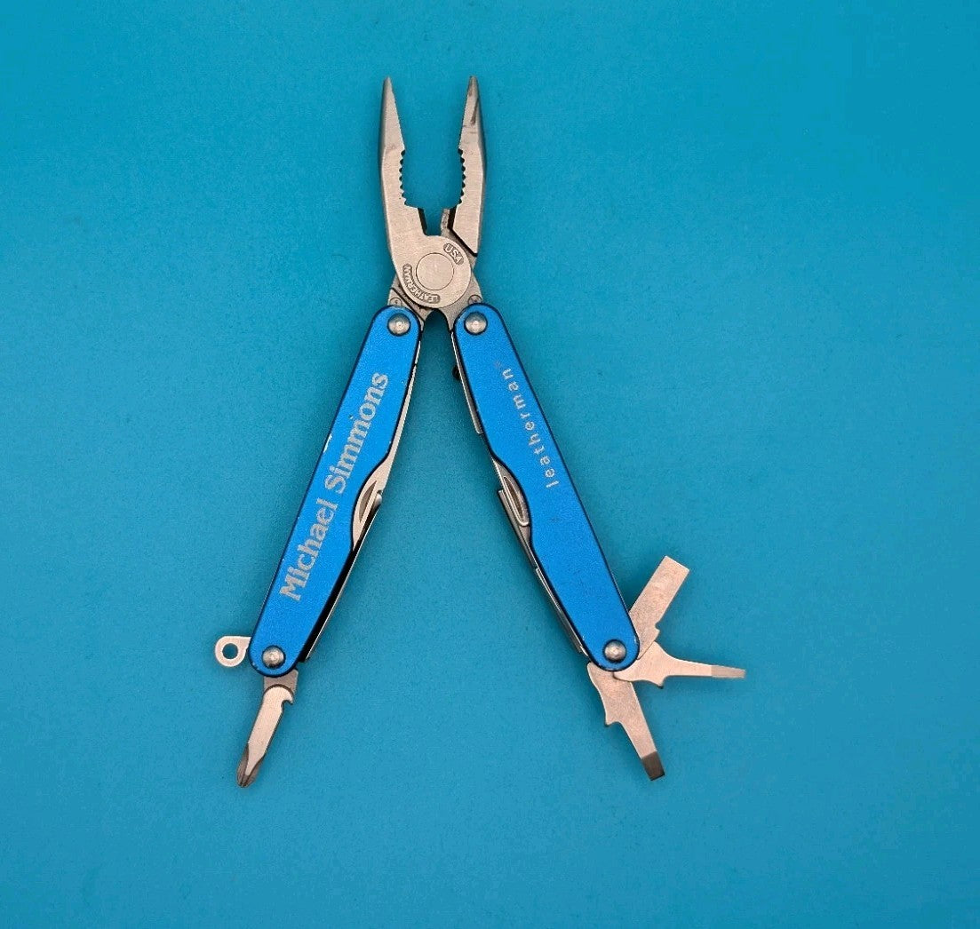 Leatherman Juice CS4 Multi Tool! Retired! GLACIER BLUE! *MICHAEL SIMMONS*