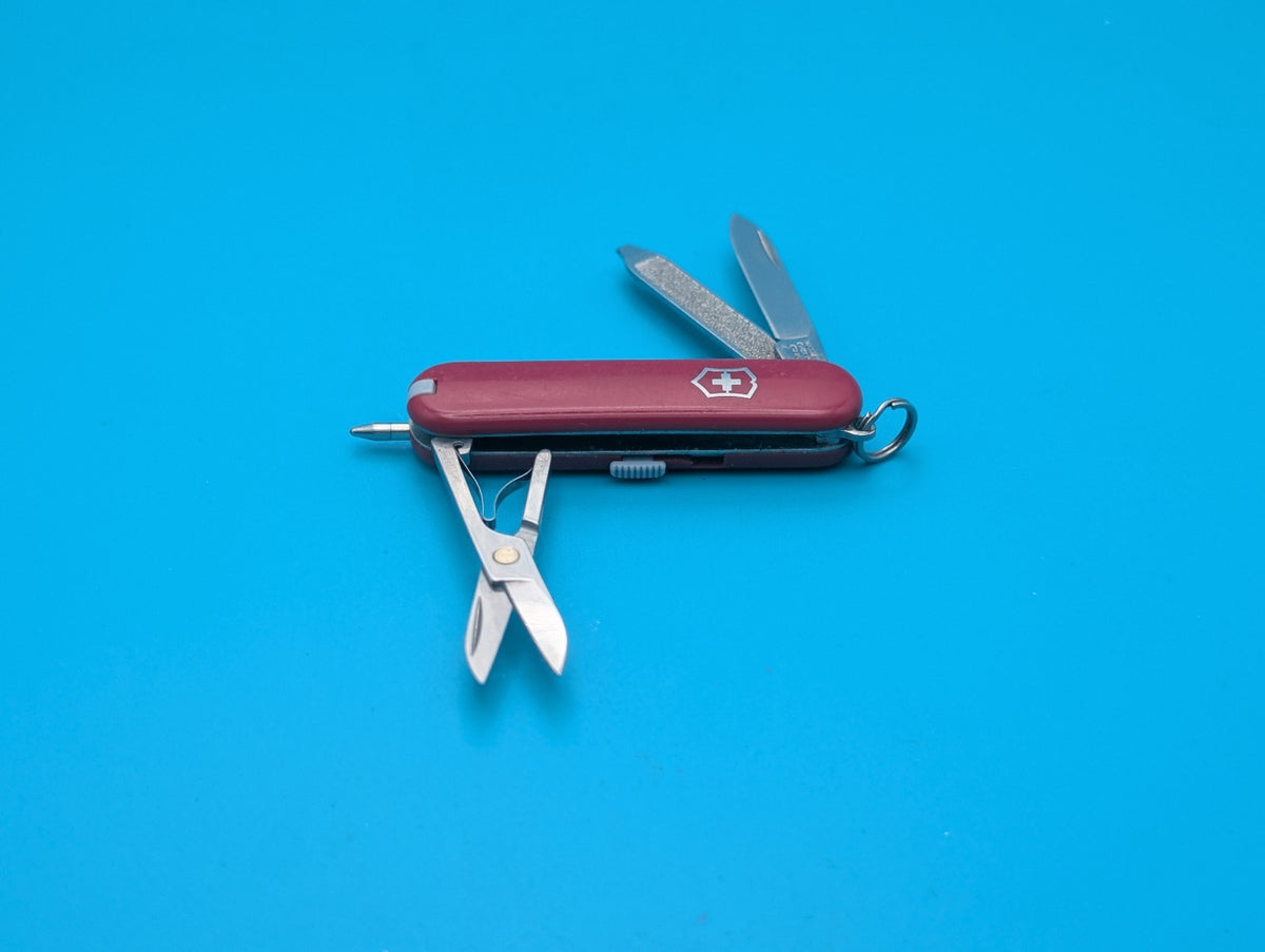 Victorinox Signature Swiss Army Knife Multi Tool! Red!