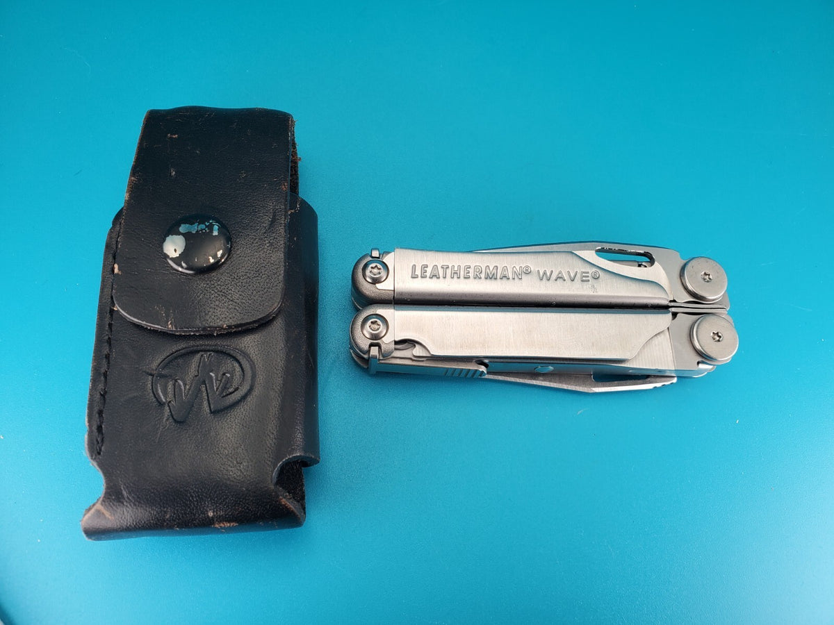 Leatherman Wave Multi Tool! STAINLESS! Retired! Free Shipping! WITH SHEATH!