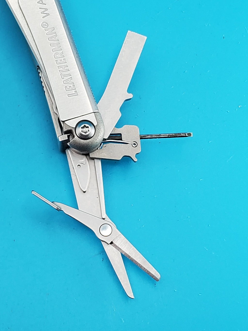 Leatherman Wave Multi-Tool, Well Maintained with Sheath
